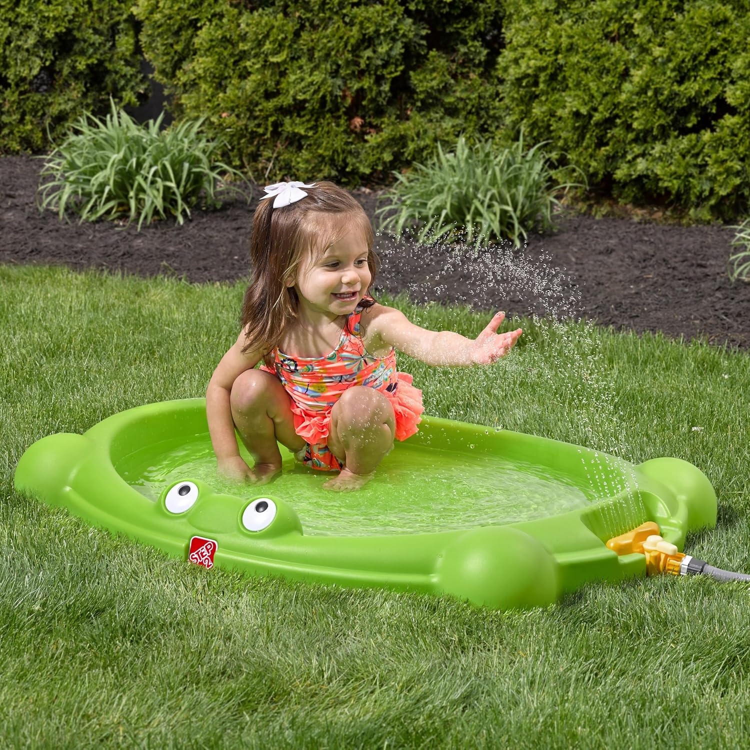Step2 Water Bug Splash Pad, Kids Water Table & Sand Activity Sensory Playset, Sprinkler & Pool, Summer Outdoor Toys, for Toddlers 1.5+ Years Old