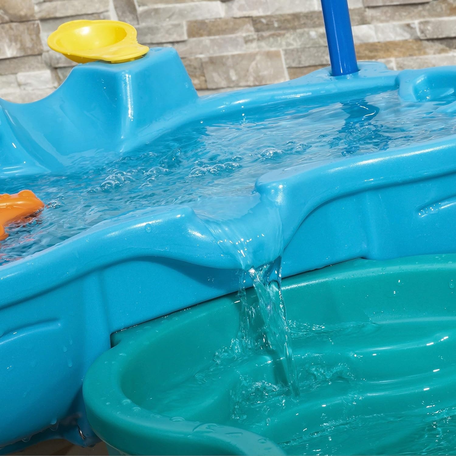 Step 2 Spill & Splash Seaway Water Table for Kids, Two-Tier Outdoor Kids Water Sensory Table with Umbrella, Ages 1.5+ Years Old, 11 Piece Water Toy Accessories(Multi-color)