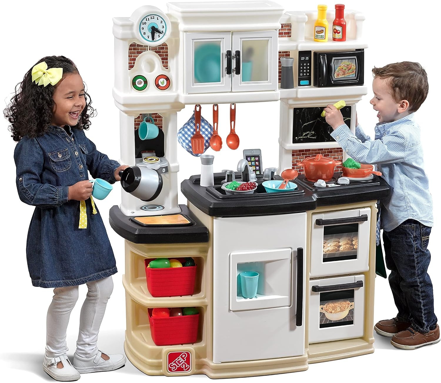 Step2 Great Gourmet Kids Kitchen Playset, Indoor/Outdoor Kitchenette, Interactive Play with Lights and Sounds, Made of Durable Plastic, Includes 33 Piece Toy Accessories, Toddlers 3+ Years Old, Tan(Tan)