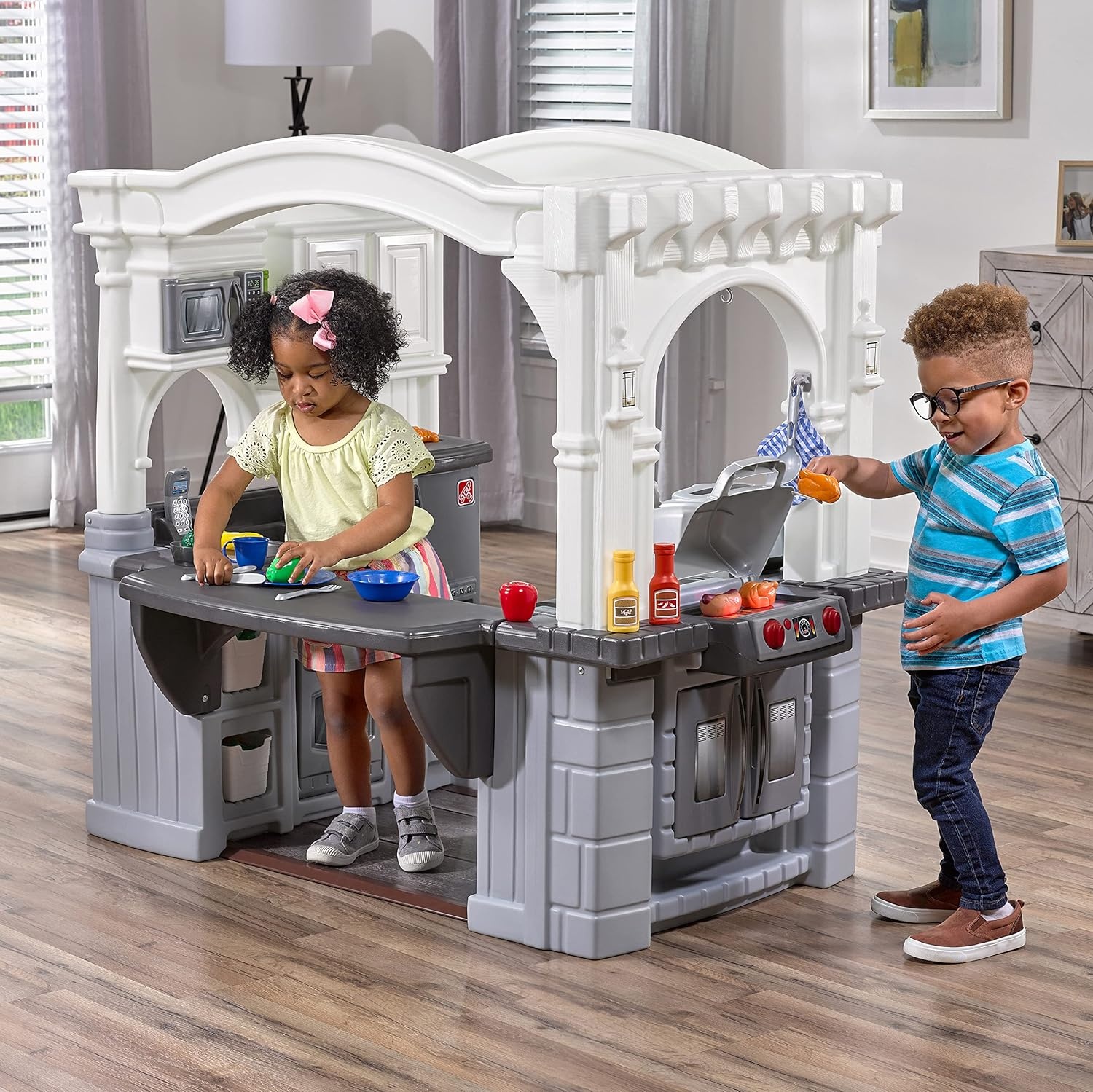 Step2 Grand Walk-in Kitchen & Grill Kids Playset, Indoor/Outdoor Kitchenette, Interactive Play with Lights and Sounds, Durable Plastic, 103 Piece Toy Accessories, Toddlers 2+ Years Old, Gray/White(Gray)