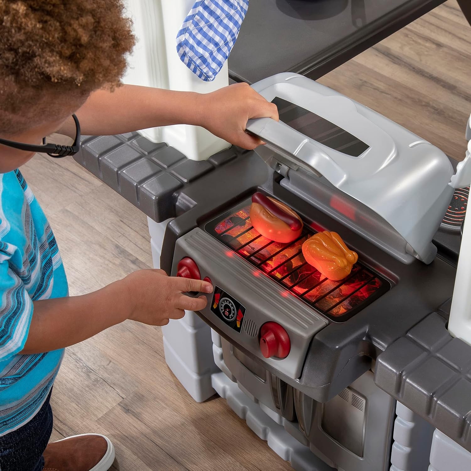 Step2 Grand Walk-in Kitchen & Grill Kids Playset, Indoor/Outdoor Kitchenette, Interactive Play with Lights and Sounds, Durable Plastic, 103 Piece Toy Accessories, Toddlers 2+ Years Old, Gray/White(Gray)
