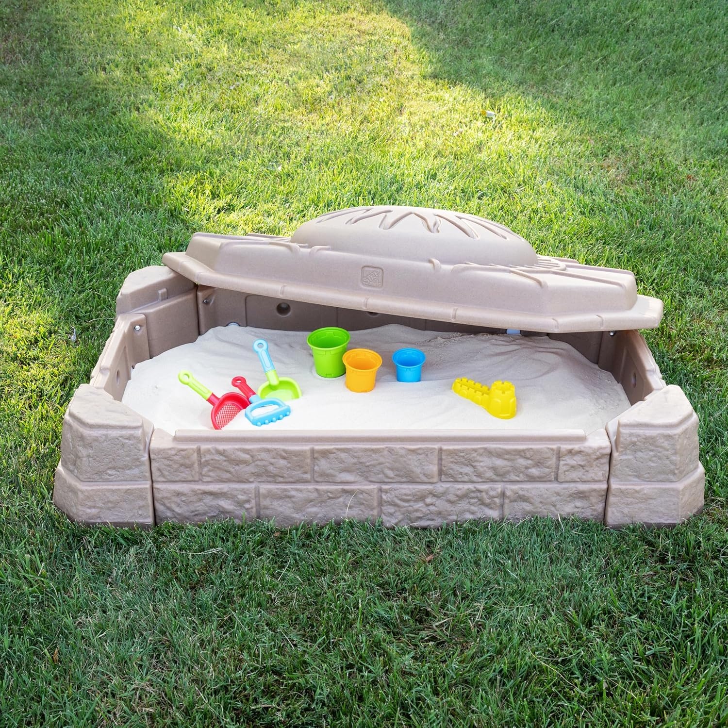 Step2 Naturally Playful Sandbox II, Kids Sand Activity Sensory Play Pit, Summer Outdoor Toys, 7 Piece Water Toy Accessories, for Toddlers 1+ Years Old(Naturally Playful Sandbox II)