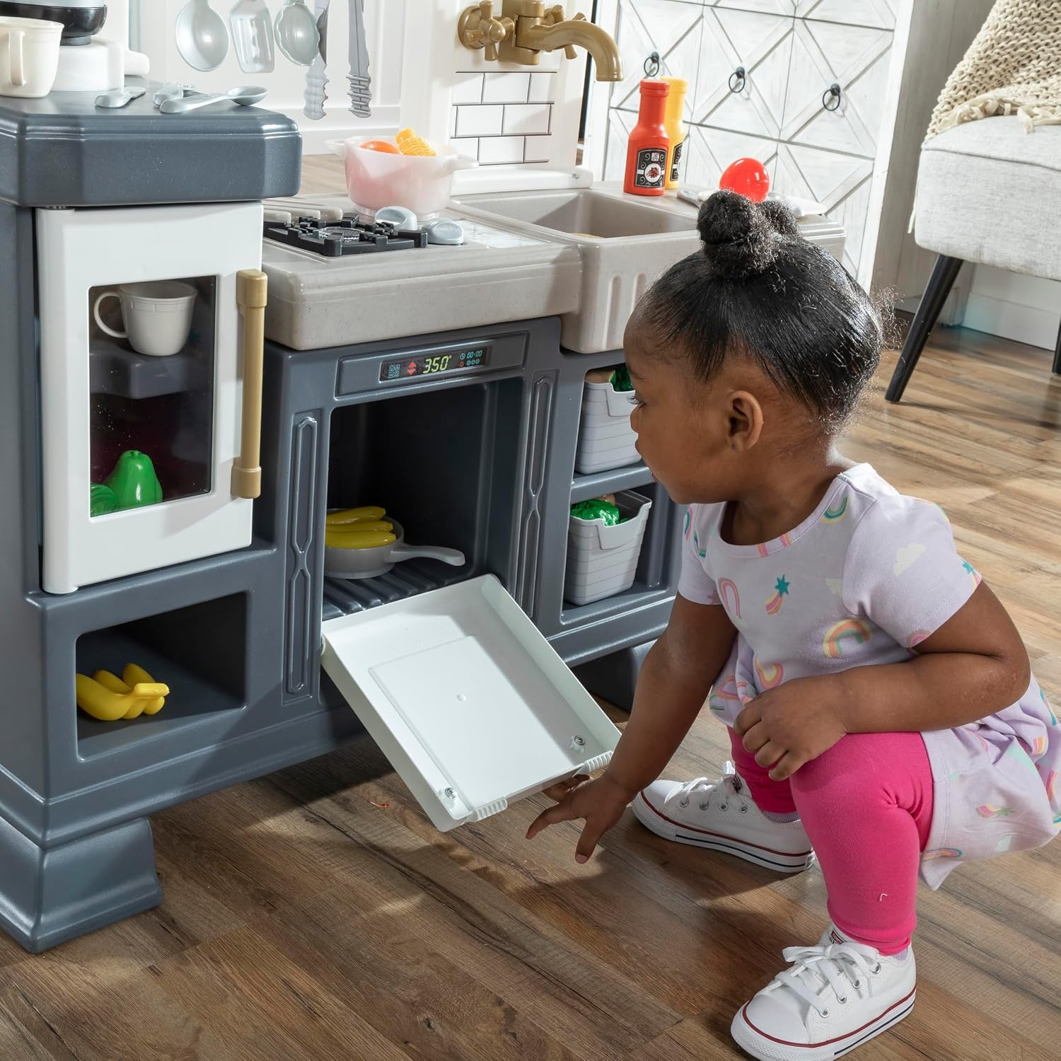 Step2 Gilded Gourmet Kids Kitchen Playset, Indoor/Outdoor Kitchenette, Interactive Play with Lights and Sounds, Made of Durable Plastic, Includes 20 Piece Toy Accessories, for Toddlers 2+ Years Old(Gilded Gourmet Kitchen)