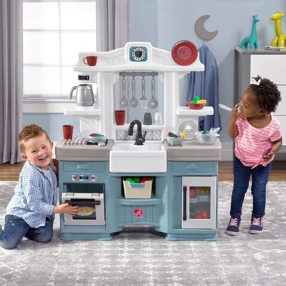 Step2 Gilded Gourmet Kids Kitchen Playset, Indoor/Outdoor Kitchenette, Interactive Play with Lights and Sounds, Made of Durable Plastic, Includes 20 Piece Toy Accessories, for Toddlers 2+ Years Old(Timeless Trends Kitchen)