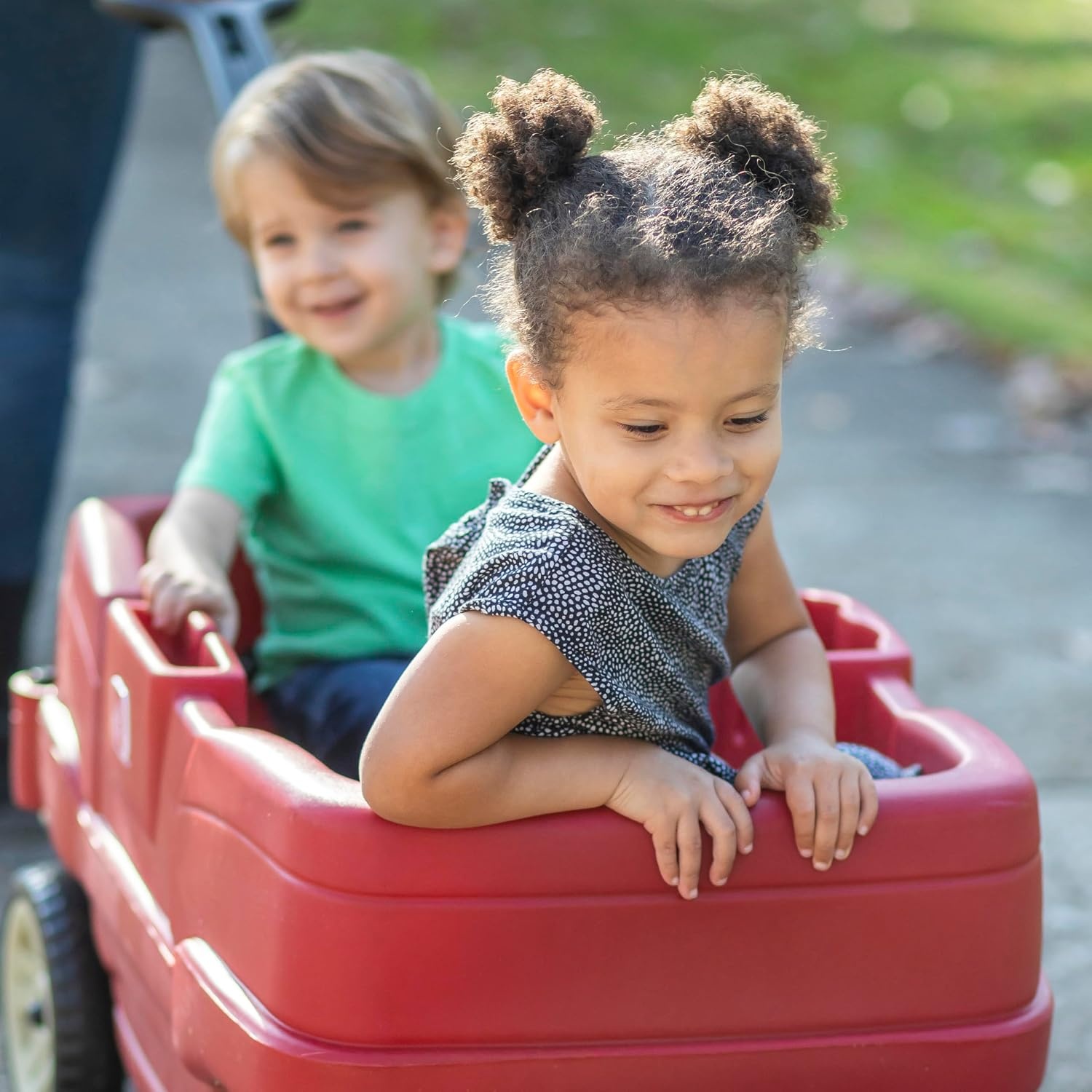 Step2 Neighborhood Wagon, Kids Ride On Toy, Stroller Substitute, Includes Seat Belts, Made of Durable Plastic, Max Weight 75 lbs., For Toddlers 1.5-5 Years Old, Red(Red)